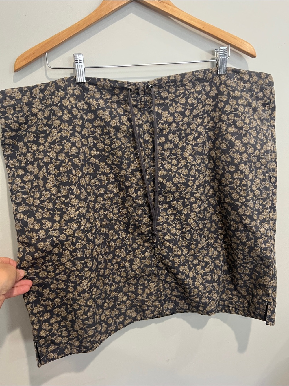 Eddie Bauer Black Mini Skirt with Cream Floral Print womens XL casual floral